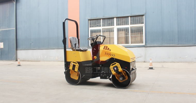 小型壓路機(jī)的詳細(xì)操作規(guī)程、技巧
